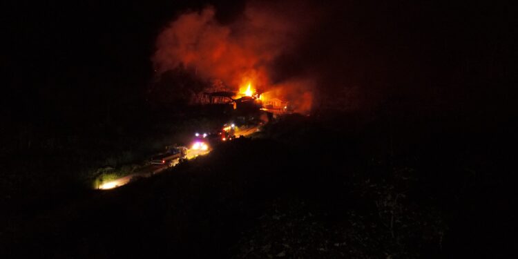 Brand olieverwerkingsbedrijf waterland onder controle