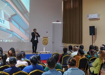DSC09931 1536x864 1 LVV-minister Mike Noersalim heeft zaterdag tijdens een informatiebijeenkomst voor eerstejaarsstudenten van de USTI-Agro-opleiding het belang onderstreept van doelgerichte investeringen in agrarisch onderwijs. Volgens de bewindsman is goed en toekomstgericht onderwijs een randvoorwaarde om de agrarische sector in Suriname versneld te laten groeien.