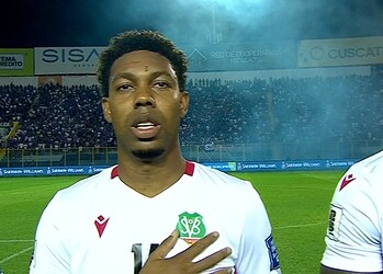 GtH9lLgWcAAS1Xn Het avontuur van Jean-Paul Boëtius bij SV Darmstadt is van korte duur geweest. Na een jaar zwaait de Surinaamse buitenspeler alweer af bij de club uit de 2. Bundesliga en gaat hij op zoek naar een nieuwe club.