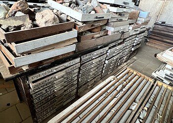 IMG GMD Staatsolie financiert de bouw van een nieuw archiefgebouw voor de Geologisch Mijnbouwkundige Dienst (GMD). Het bedrijf stelt ruim US$ 230.000 beschikbaar om boormonsters en boorkernen veilig en duurzaam op te slaan. Het gaat vooral om historisch materiaal dat grotendeels in de jaren zeventig is verzameld en belangrijk is voor geologisch onderzoek in Suriname.