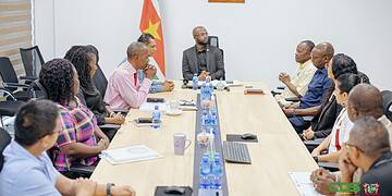 Nationale Immunisatie Commissie moet adviseren over vaccinatieprogrammas 3 De NITAG is een onafhankelijke adviescommissie die de overheid ondersteunt bij besluiten over het nationale vaccinatiebeleid en de aanpak van ziekten die met vaccins kunnen worden voorkomen. Dergelijke commissies bestaan in veel landen en werken doorgaans met wetenschappelijke gegevens en internationale richtlijnen als basis voor hun aanbevelingen.