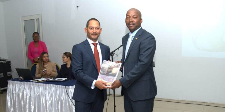 EITI-rapporten tonen vooruitgang in transparantie extractieve sector Suriname 1 P1036162 scaled Het Extractive Industries Transparency Initiative in Suriname (EITI-SR) heeft op donderdag 5 februari de jaarrapporten over de periode 2021–2024 gepresenteerd.