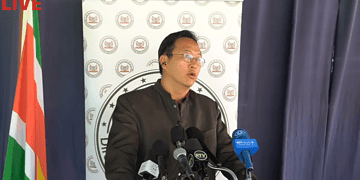 Screenshot 2026 02 05 125213 “De SRD 1.4 miljoen is niet voor een feestje, maar voor een reeks van activiteiten die in het jubileumjaar gevierd zullen worden”, zei minister Stephen Tsang van Openbare Werken en Ruimtelijke Ordening (OWRO) over het bedrag van SRD 1.4 miljoen dat door de regering is vrijgemaakt in verband met het 170-jarig bestaan van het ministerie.