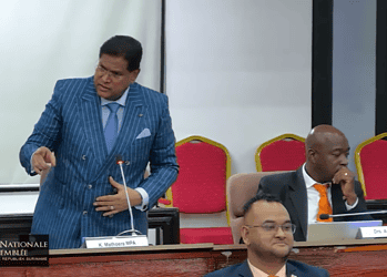 Screenshot 2026 02 06 073738 Assembleelid en voormalig president Chan Santokhi (VHP) heeft donderdag in De Nationale Assemblee (DNA) scherp gereageerd op uitspraken dat hij tijdens zijn presidentschap opdrachten zou hebben gegeven aan de procureur-generaal (pg).