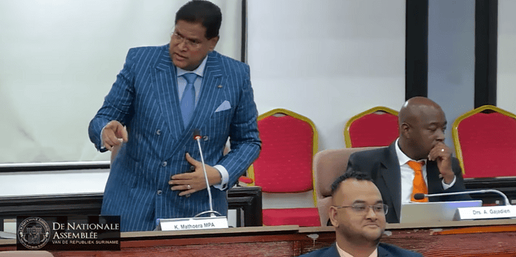 Santokhi: grove leugen dat ik pg ooit opdracht heb gegeven 1 Screenshot 2026 02 06 073738 Assembleelid en voormalig president Chan Santokhi (VHP) heeft donderdag in De Nationale Assemblee (DNA) scherp gereageerd op uitspraken dat hij tijdens zijn presidentschap opdrachten zou hebben gegeven aan de procureur-generaal (pg).