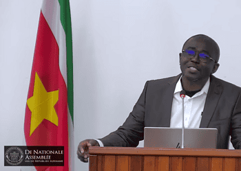 Screenshot 2026 02 06 110014 “Ik weet niet of meerdere pg’s de oplossing is”, zei DNA-lid Stanley Betterson van de ABOP donderdag in het parlement tijdens de behandelingen van de wijzigingen aan de rechterlijke macht.