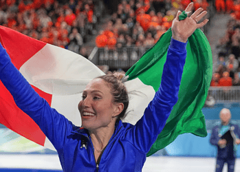 Screenshot 2026 02 08 105653 Francesca Lollobrigida heeft Italië zaterdag de eerste gouden medaille van de Olympische Winterspelen in Milano-Cortina bezorgd. De 35-jarige schaatsster won in Milaan de 3.000 meter en zette daarbij een nieuw olympisch record neer.