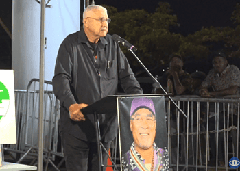 Screenshot 2026 02 25 075356 NDP-ondervoorzitter Ramon Abrahams heeft tijdens de herdenking van 25 februari de eigen achterban opgeroepen om discipline te tonen en zich niet te laten opzetten via sociale media.