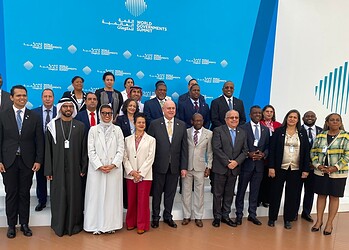 Suriname versterkt regionale samenwerking op 10e ACS conferentie in Dubai 1 Minister Melvin Bouva van Buitenlandse Zaken, Internationale Handel en Samenwerking (BIS) heeft samen met een delegatie van zijn ministerie deelgenomen aan de 10e International Cooperation Conference van de Association of Caribbean States (ACS) in Dubai.