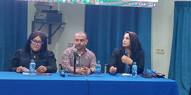 WhatsApp Image 2026 01 30 at 1.03.02 PM Tijdens de SBF-dialoogsessie over local content benadrukte VSB-voorzitter Rekha Bissumbhar dat beleid pas effect heeft wanneer het wordt gedragen door gerichte capaciteitsopbouw, sterke instituties en structurele samenwerking tussen overheid, bedrijfsleven en opleidingsinstituten. Local content gaat volgens haar niet vanzelf “aan” door regelgeving, maar vraagt om een aanpak die mensen, bedrijven en partnerschappen versterkt.