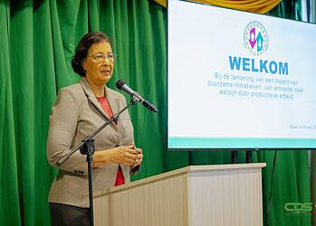 b30f76b0 6653 4a2c b7a6 7f939ebb9d42 President Jennifer Simons heeft het Suriname Labour Intelligence Platform (SLIP) officieel gelanceerd. Met het platform wil de overheid Surinamers, met nadruk op mensen in een kwetsbare positie, ondersteunen bij het versterken van hun vaardigheden en het verbeteren van hun sociaaleconomische positie.