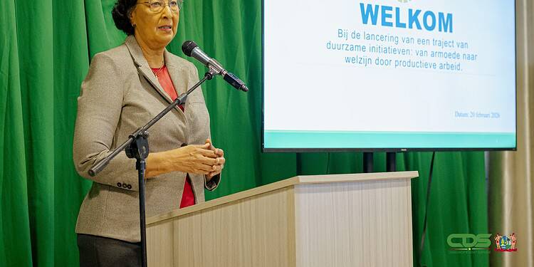 b30f76b0 6653 4a2c b7a6 7f939ebb9d42 President Jennifer Simons heeft het Suriname Labour Intelligence Platform (SLIP) officieel gelanceerd. Met het platform wil de overheid Surinamers, met nadruk op mensen in een kwetsbare positie, ondersteunen bij het versterken van hun vaardigheden en het verbeteren van hun sociaaleconomische positie.