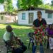 Constructieve dialoog over grondenrechten en bosbescherming tijdens krutu in Nieuw Aurora 8 032fa825 b7e1 4b59 b8df be7f9da79533 De bijeenkomst werd geopend door Samunda Jabini namens de VSG. Daarna volgden het tweede couplet van het Surinaams volkslied en een gebed. In de toespraken die volgden, werd het belang benadrukt van samenwerking, wederzijds respect en voortgezette dialoog over de positie van binnenlandgemeenschappen bij natuurbeheer en ontwikkeling.