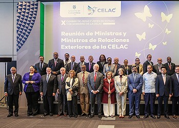 2026.03.20 BIS CELAC Ministers of Foreign Afffairs Minister Melvin Bouva van Buitenlandse Zaken, Internationale Handel en Samenwerking heeft tijdens bijeenkomsten van de Community of Latin American and Caribbean States (CELAC) in Bogotá het belang van regionale samenwerking, veiligheid en gezamenlijke internationale belangenbehartiging onderstreept. De bijeenkomsten vonden plaats van 18 tot en met 21 maart 2026 in de Colombiaanse hoofdstad.