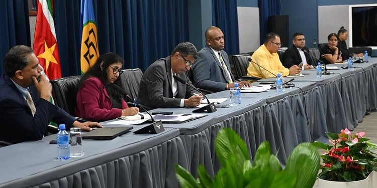 Regering wil IDB-lening verlengen voor verdere opbouw van investeringsagentschap SITA 1 2026.03.25 BIS 02 IDB meeting Suriname werkt samen met de IDB aan duurzame groei via SITA en investeringsbevordering. Ontdek hoe dit de economie versterkt en lees meer in het artikel ....