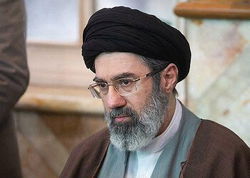 262c84f0 1878 11f1 8f1d d7bdb1ea156f Iran heeft Mojtaba Khamenei, de zoon van de omgekomen ayatollah Ali Khamenei, benoemd tot nieuwe hoogste leider van het land. De aanwijzing werd maandag bekendgemaakt door de Iraanse staatsmedia en wordt gezien als een signaal dat Teheran niet van plan is de strijd met de Verenigde Staten en Israël te temperen.