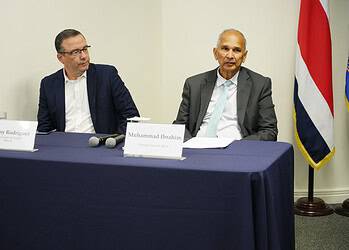 Ronny Rodríguez Chaves, Costa Rica’s Deputy Minister for Energy at MINAE, and Muhammad Ibrahim, Director General of IICA.