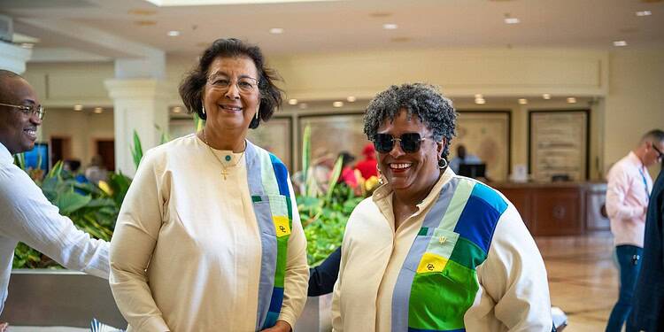 Simons terug van 50ste CARICOM-top: bilaterale gesprekken en vervolgafspraken 1 642226549 122189901596425497 509869696609281992 n President Jennifer Geerlings-Simons is zondag 1 maart teruggekeerd van de 50ste CARICOM Staatshoofdenvergadering, die van 24 tot en met 27 februari 2026 werd gehouden in Basseterre, St. Kitts and Nevis.