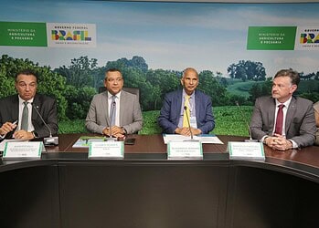 Augusto Billi, Undersecretary of Trade and International Relations (Brazil); Cleber Soares, Deputy Minister of Agriculture and Livestock (Brazil); Muhammad Ibrahim, Director General of IICA; and Marcelo Fiadeiro, Secretary of Rural Development (Brazil).
