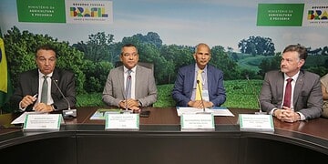 Augusto Billi, Undersecretary of Trade and International Relations (Brazil); Cleber Soares, Deputy Minister of Agriculture and Livestock (Brazil); Muhammad Ibrahim, Director General of IICA; and Marcelo Fiadeiro, Secretary of Rural Development (Brazil).