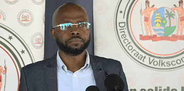 Andre misiekaba Minister André Misiekaba zegt dat het ingewikkelder is gebleken dan verwacht om de benodigde chemicaliën voor de bestrijding van chikungunya Suriname binnen te krijgen. Volgens hem zijn de logistieke lijnen en contacten niet op orde geweest, waardoor opnieuw moest worden begonnen met het importtraject.