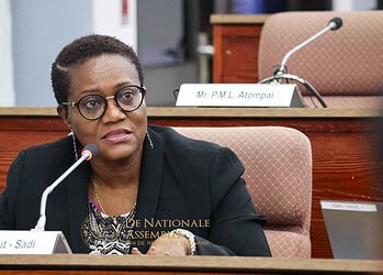 Foto2 In De Nationale Assemblée is maandag uitvoerig stilgestaan bij de recent afgesloten obligatieleningen en de financiële ontwikkelingen rond de Surinaamse staatsschuld.