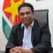 Korte en langetermijnmaatregelen moeten rijstsector in oude glorie herstellen 1 1536x1024 1 De regering werkt aan korte- en langetermijnmaatregelen om de rijstsector te versterken en Suriname opnieuw een stevige positie te geven als rijstproducent in de regio. Dat zegt minister Mike Noersalim van Landbouw, Veeteelt en Visserij (LVV) in een gesprek met de Communicatie Dienst Suriname (CDS).