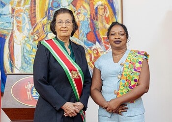 Nita Belfor Amoida beedigd als nieuwe directeur MI GLIS 4 President Jennifer Simons heeft maandag bij de beëdiging van Nita Belfor-Amoida als nieuwe directeur van het Management Instituut voor Grondregistratie en Land Informatie Systeem (MI-GLIS) benadrukt dat de regering hoge verwachtingen heeft van de leiding van het instituut. Volgens het staatshoofd moet MI-GLIS accuraat, efficiënt en integer functioneren, gezien het grote belang van betrouwbare grondinformatie voor de samenleving.