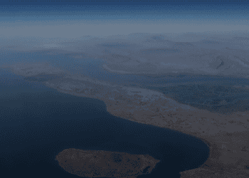 Screenshot 2026 03 01 125551 Minstens 150 tankers, waaronder schepen met ruwe olie en LNG, zijn in open water in de Perzische Golf voor anker gegaan buiten de Straat van Hormuz. De opstopping volgt op Amerikaanse en Israëlische aanvallen op Iran en de daaropvolgende toegenomen onrust in de regio.