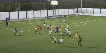 Screenshot 2026 03 04 164659 Guyana en Anguilla zijn gediskwalificeerd voor het Concacaf U20-kwalificatietoernooi na een massale vechtpartij tijdens hun onderlinge wedstrijd op Curaçao. Het duel liep zaterdag volledig uit de hand toen in de 86ste minuut meerdere spelers met elkaar op de vuist gingen. Op dat moment leidde Guyana met 5-0, waarna de wedstrijd voortijdig werd gestaakt.