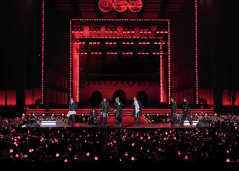 Screenshot 2026 03 21 141252 BTS heeft zaterdag 21 maart 2026 zijn langverwachte terugkeer als volledige groep gemaakt met de show BTS THE COMEBACK LIVE | ARIRANG op het historische Gwanghwamun Square in Seoul.
