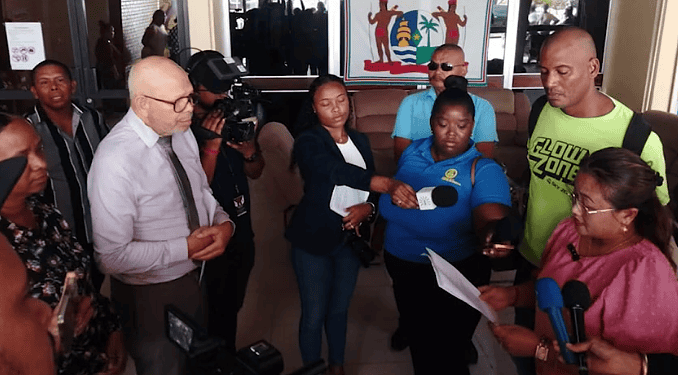 Docenten IMEAO 3 eind februari met een petitie bij het ministerie van onderwijs, wetenschap en cultuur