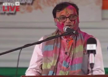 Subhas GuptA Volgens de Indiase ambassadeur Subash Gupta is het bijzonder dat Suriname het Holi/Phagwa-feest gezamenlijk met India viert. “Het is zeker uniek, maar gezien de 50-jarige band tussen Suriname en India is het bijna vanzelfsprekend. Samen met de diaspora delen we niet alleen cultuur, maar ook geschiedenis en bilaterale banden,” aldus Gupta.