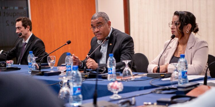 WhatsApp Image 2026 03 16 at 13.24.25 2 Het ministerie van Economische Zaken, Ondernemerschap en Technologische Innovatie (EZOTI) heeft op 12 maart 2026 deelgenomen aan een startworkshop van een project van het Wereldmilieufonds (GEF), gericht op het terugdringen van kwikemissies en het ondersteunen van decarbonisatie in de cementsector binnen kleine eilandstaten in het Caribisch gebied.