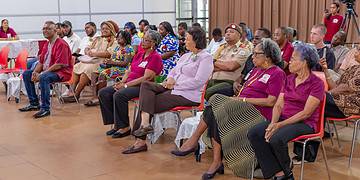 b5263ea8 29dc 41ea a132 d8b786e3207e President Jennifer Simons heeft dinsdag 24 maart 2026 startende jonge ondernemers aangemoedigd om vol te houden en elkaar te blijven ondersteunen. Dat deed zij tijdens de certificaatuitreiking van het jongerenproject Van Droom Naar Doel in de Congreshal.