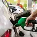 brandstof pomp De olieprijzen stijgen door spanningen in het Midden-Oosten, wat gevolgen kan hebben voor onze energierekening. Lees verder voor het volledige verhaal en de impact ....