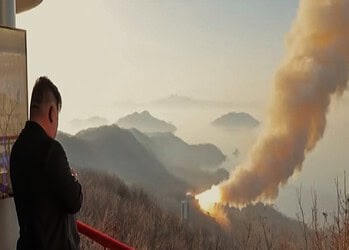 kim jung un raket test Noord-Korea test een krachtigere raketmotor die mogelijk de VS kan bereiken. Ontdek wat dit betekent voor de internationale veiligheid en lees het volledige verhaal ....