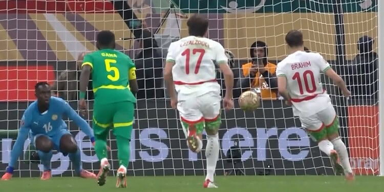 senegal vs marokko Marokko is alsnog uitgeroepen tot winnaar van de Afrika Cup. De beroepscommissie van de Afrikaanse voetbalbond CAF heeft de finale reglementair met 3-0 in het voordeel van het gastland beslist, waardoor Senegal de eerder veroverde titel kwijtraakt.