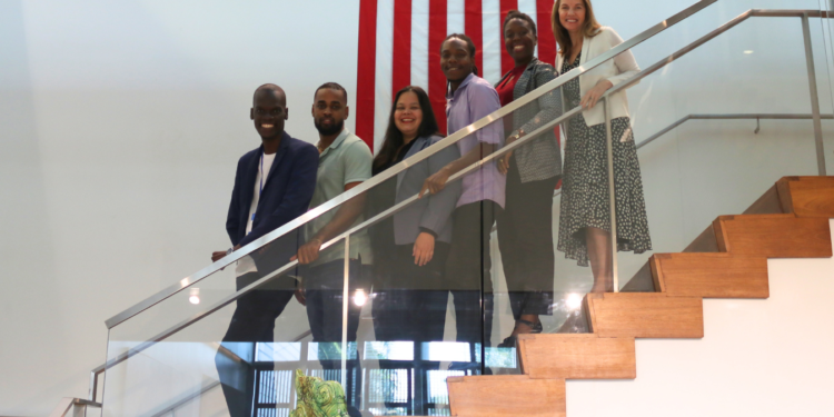 2026 YLAI Cohort Vijf Surinaamse jonge leiders zijn geselecteerd voor het YLAI Fellowship Program 2026, gericht op ondernemerschap en samenwerking binnen het westelijk halfrond ....