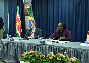 2026.03.26 BIS 01 ABC technische meeting Suriname en Brazilië hebben hun bilaterale samenwerking geëvalueerd en nieuwe projecten besproken, met focus op cybersecurity, vaccins en duurzame ontwikkeling ....
