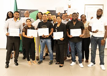 2026.04.07 BIS 06 Afsluiting cursus IGR Portugees Cursisten Achttien BIS- en JusPol-functionarissen behaalden hun certificaat Portugees Basis I, wat de samenwerking en communicatie tussen Suriname en Brazilië verder versterkt ....