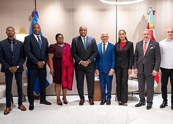 2026.04.13 BIS 02 Werkbezoek DomRep Minister Bouva bespreekt tijdens werkbezoek met Dominicaanse Senaatsvoorzitter versterking van samenwerking op handel, cultuur en regionale integratie binnen het Caribisch gebied ....