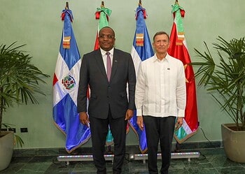 2026.04.16 BIS 02 Werkbezoek DomRep Suriname en de Dominicaanse Republiek versterken hun samenwerking op het gebied van handel, toerisme, energie en duurzame ontwikkeling tijdens bilaterale gesprekken in Santo Domingo ....