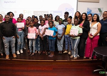 597b225d fb22 45ca 9b4c db0fe885733b 1 1536x1021 1 e-Gov en ISOC Suriname trainden meisjes uit kindertehuizen in social media en AI, met focus op veilig gebruik en studieondersteuning tijdens Girls in ICT Day ....