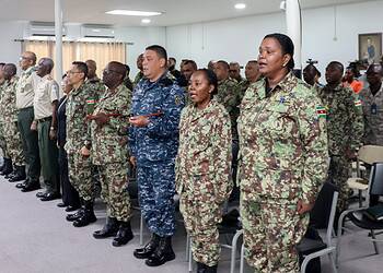 661685016 122243925620121783 327116115129577851 n Zestien militairen zijn officieel bevorderd tot sergeant-majoor na een vijf maanden durende opleiding, waarmee het Nationaal Leger zijn onderofficierskorps versterkt ....