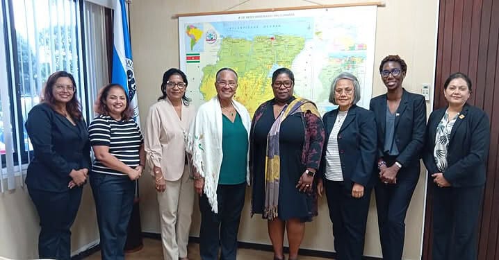 AdeKUS en ministerie van Buitenlandse Zaken verkennen nauwere samenwerking 1 668462265 1395519305953746 2578787290959712682 n AdeKUS en het ministerie van Buitenlandse Zaken versterken hun samenwerking om studiebeurzen, capaciteitsopbouw en wetenschappelijke ondersteuning voor Surinaamse studenten te verbeteren ....