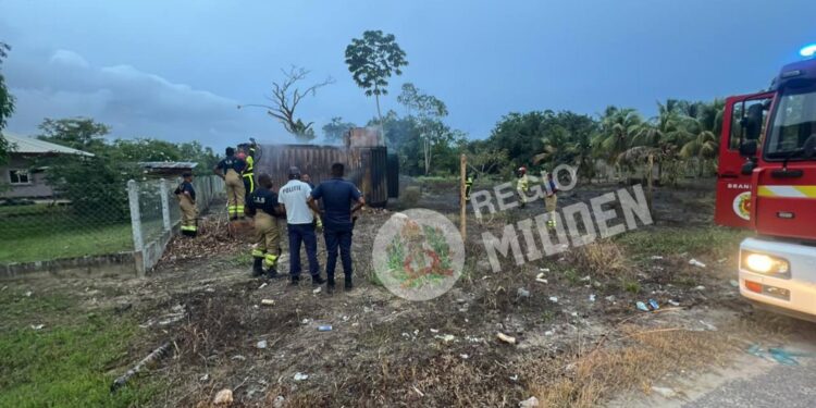678500650 122322203978011040 5390874651611282056 n Een brand aan de Krokikilaan verwoestte een container met apparatuur, vermoedelijk veroorzaakt door een grasbrand. Er vielen geen gewonden, politie onderzoekt de oorzaak ....