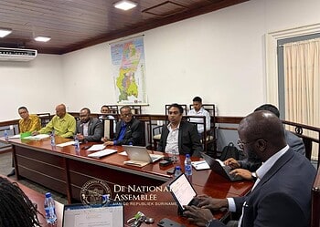 679832890 999086702513106 1143813578278730279 n Minister Noersalim bespreekt in parlementaire commissie het personeelstekort bij het VKI en de dalende interesse in landbouwopleidingen, met aandacht voor transparantie en grondafbakening ....