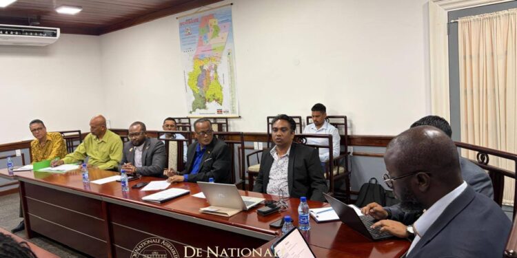 679832890 999086702513106 1143813578278730279 n Minister Noersalim bespreekt in parlementaire commissie het personeelstekort bij het VKI en de dalende interesse in landbouwopleidingen, met aandacht voor transparantie en grondafbakening ....