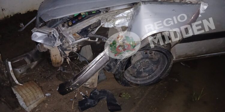 682697088 122357238338001925 4119966716224437660 n Een automobilist verloor de controle en botste in Wanica tegen een winkelpand en een EBS-mast, met aanzienlijke schade als gevolg. Het onderzoek loopt nog ....